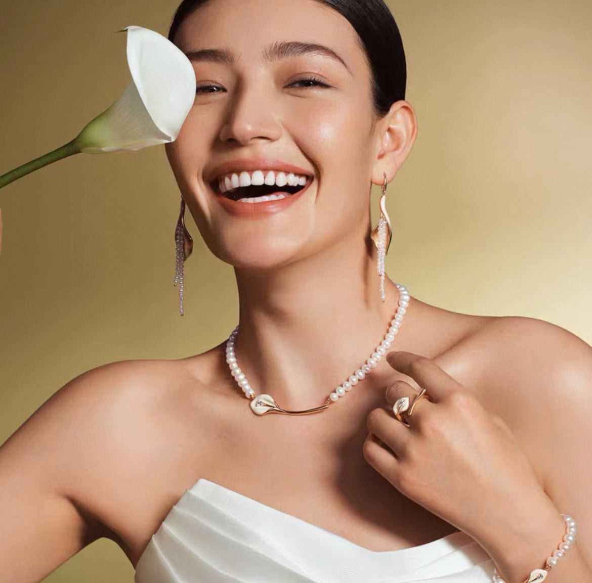 Calla Lily Pearl Necklace